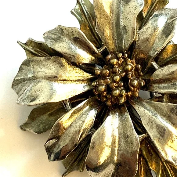 Silver and Gold Floral Brooch - Picture 3 of 9